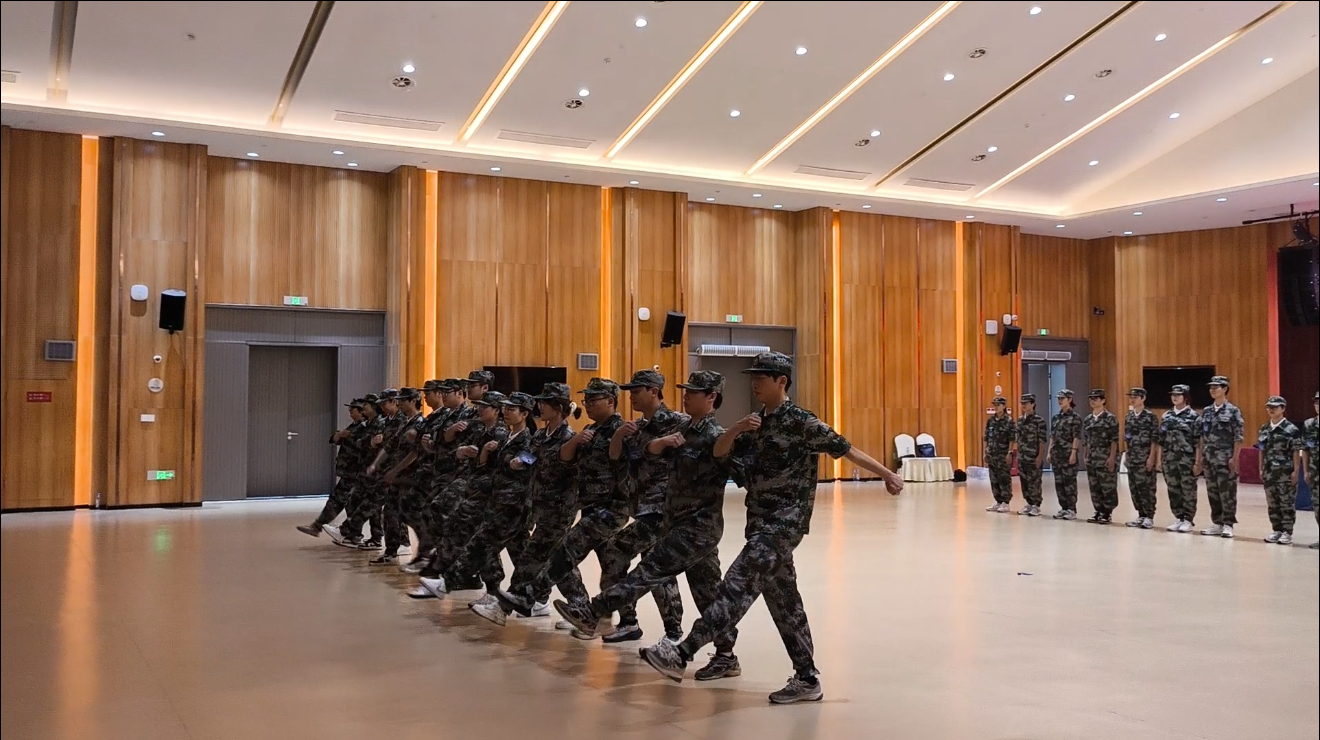 軍訓(xùn)現(xiàn)場02.jpg
