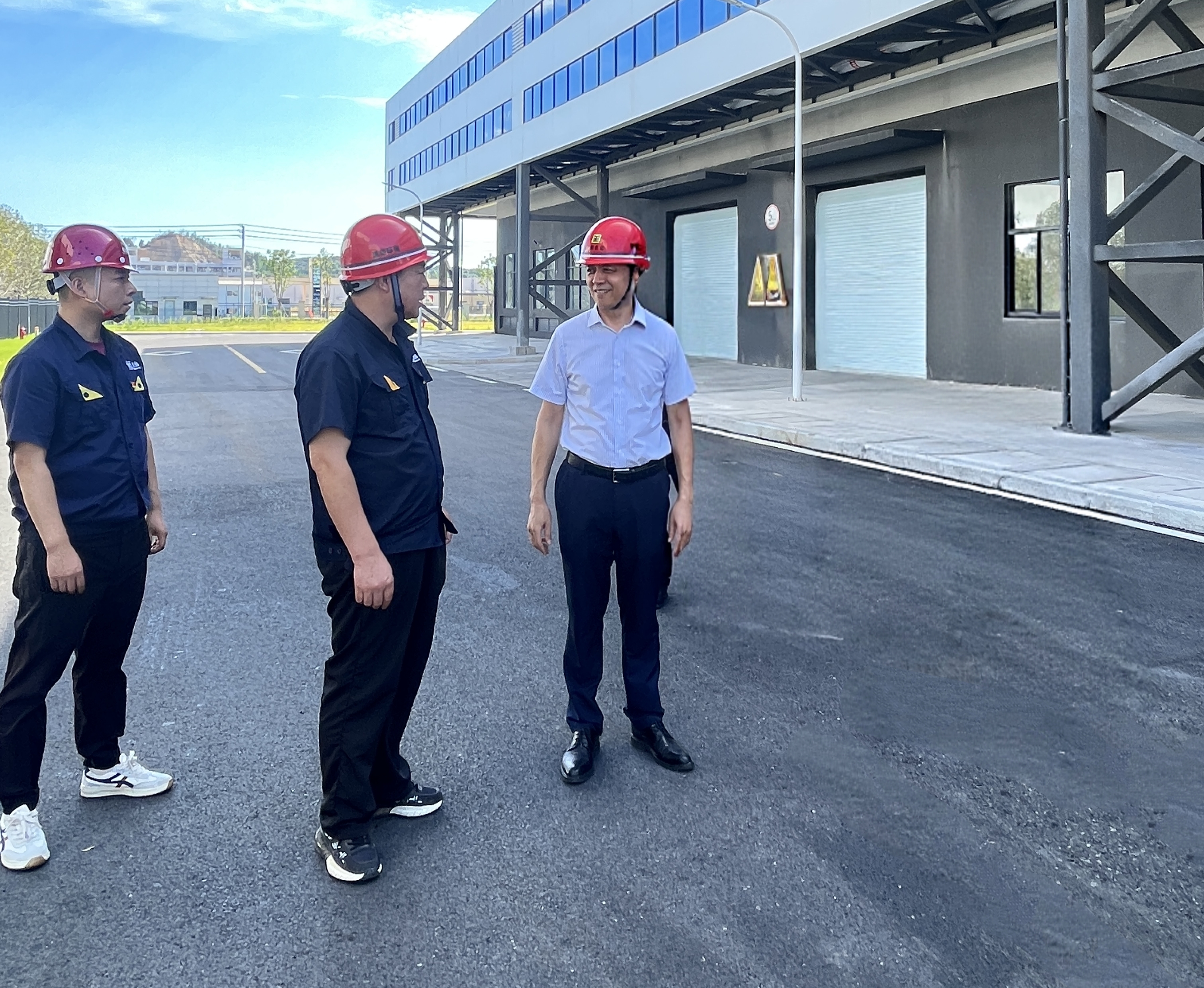 圖1 調(diào)研現(xiàn)場(chǎng).jpg 圖1 調(diào)研現(xiàn)場(chǎng).jpg